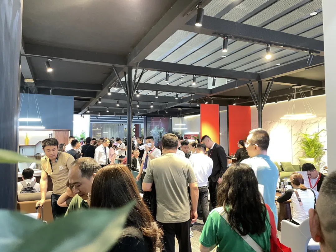 CIFF广州盛大开幕！鸿业家具「新展厅、新产品」华丽亮相！